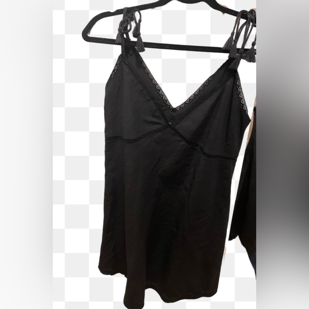 Low v neck, linen theory dress